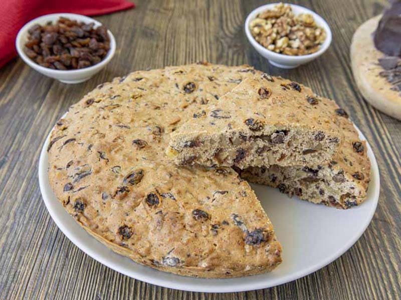 Torta di noci e uvetta