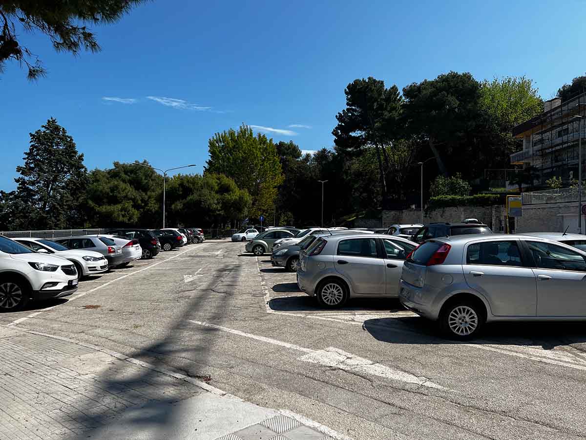 Parcheggio gratuito sopra le Grotte del Passetto ad Ancona