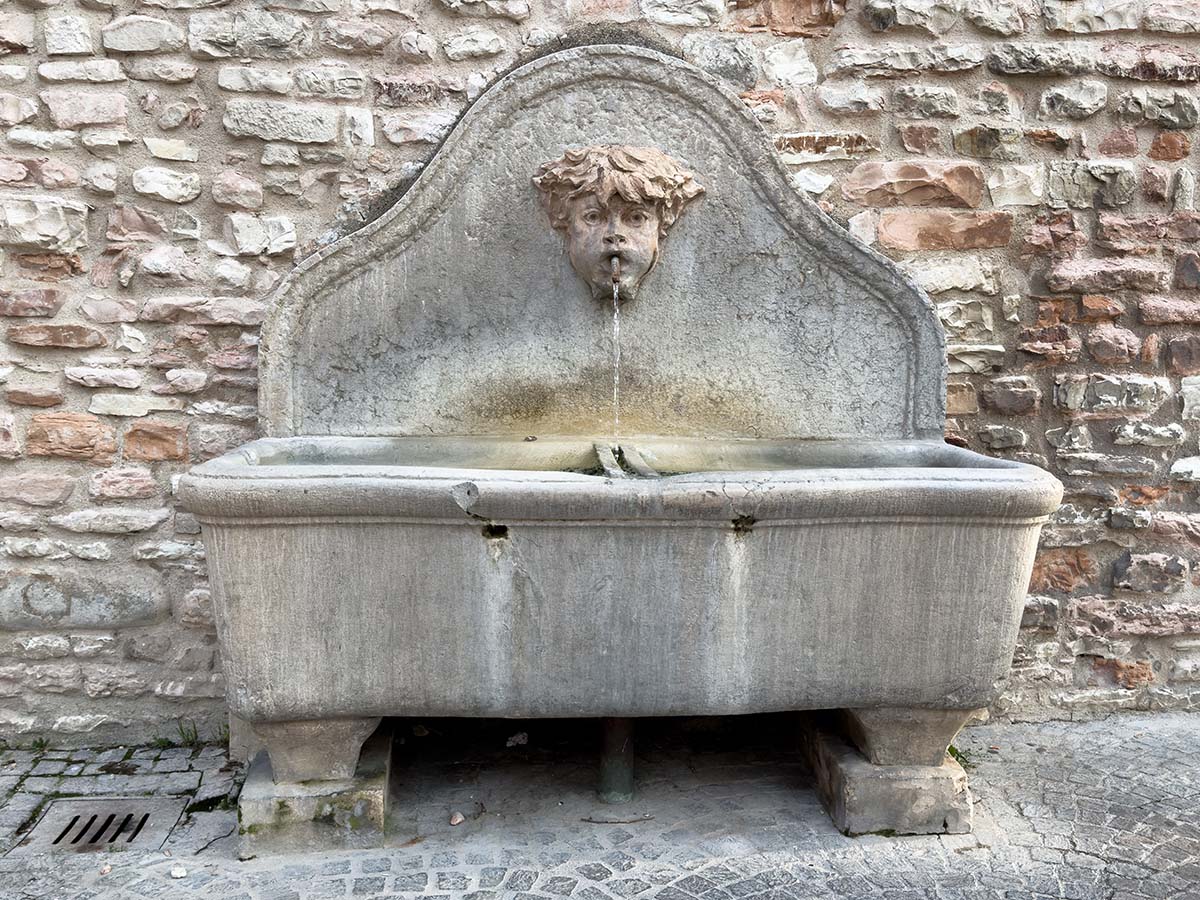 Fonte d'acqua Mascherone