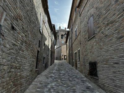 Cammina sulle mura e nei vicoli di Montefabbri