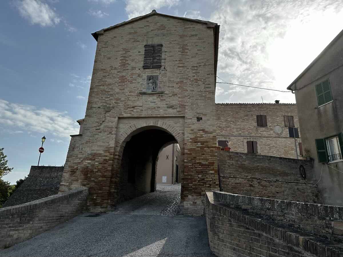 Porta Urbica di ingresso al borgo di Montefabbri