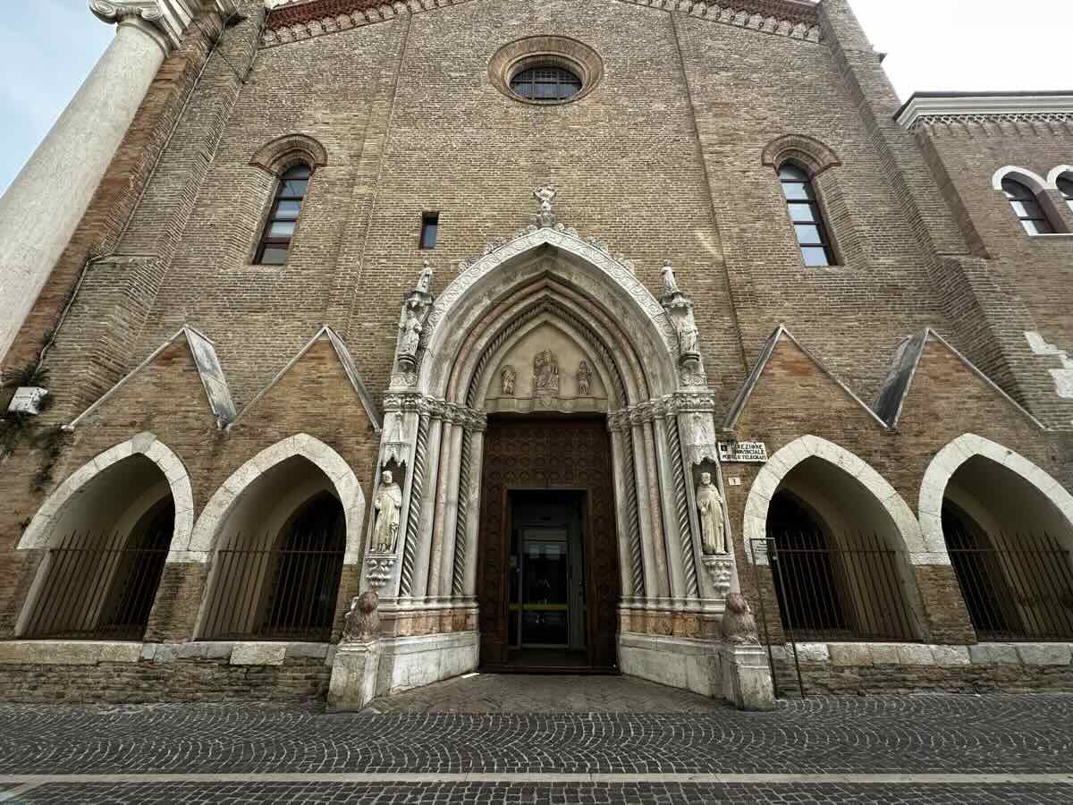 Portale dell'ex chiesa di San Domenico a Pesaro