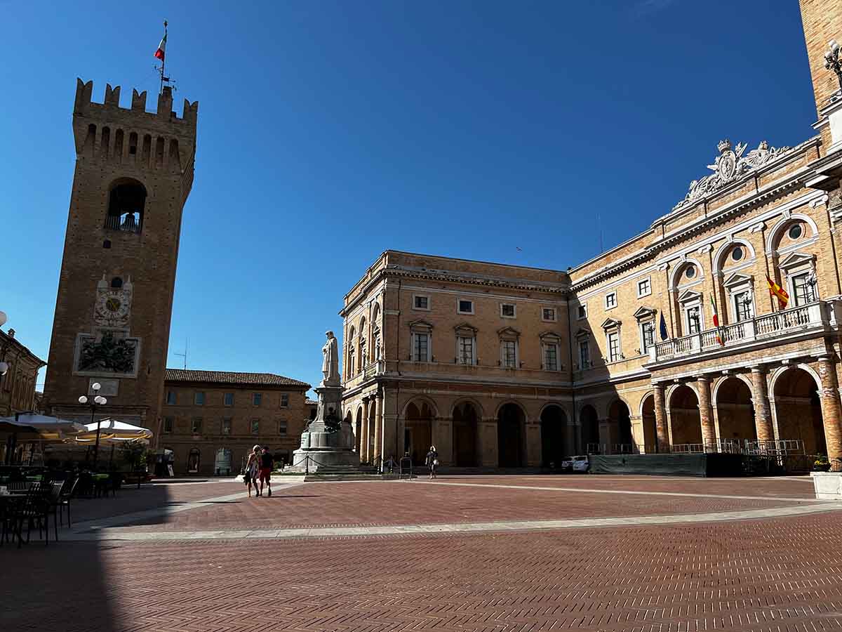Piazza Giacomo Leopardi a Recanati nelle Marche