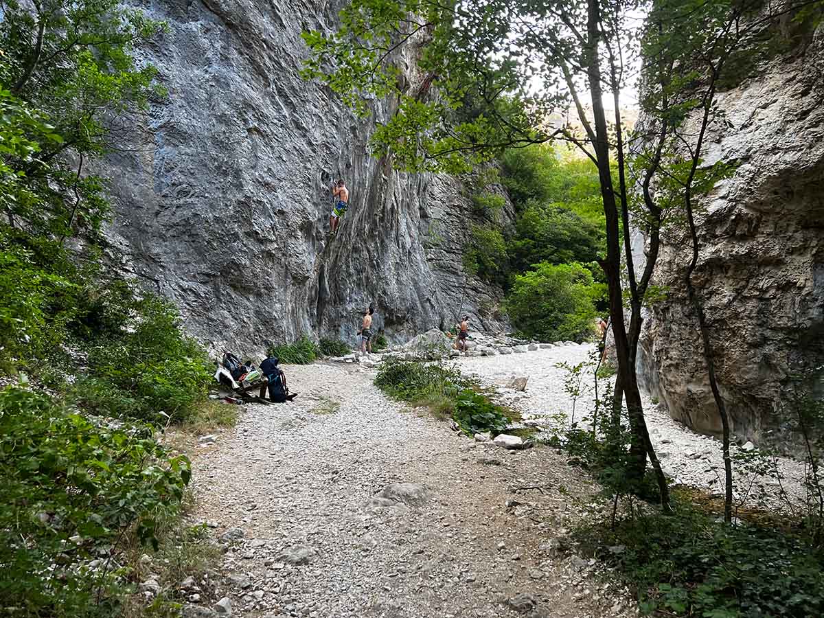 Arrampicata alle Porte del Vitoschio tra Piobbico e Apecchio nelle Marche