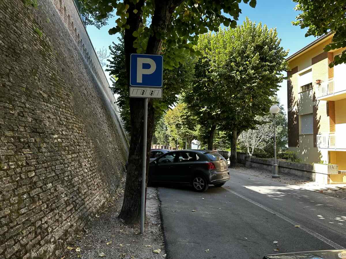 Parcheggio gratis in Viale della Libertà a San Costanzo