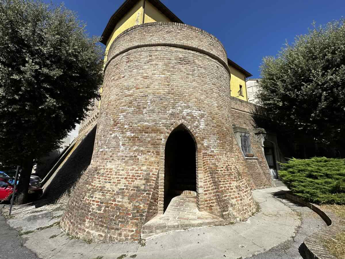 Scale del torione a San Costanzo