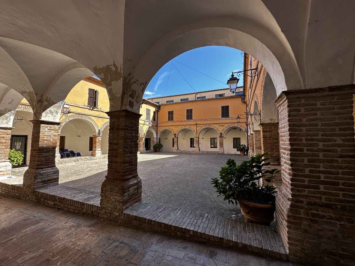 Chiostro Francescano a Mondavio Chiostro Francescano a Mondavio
