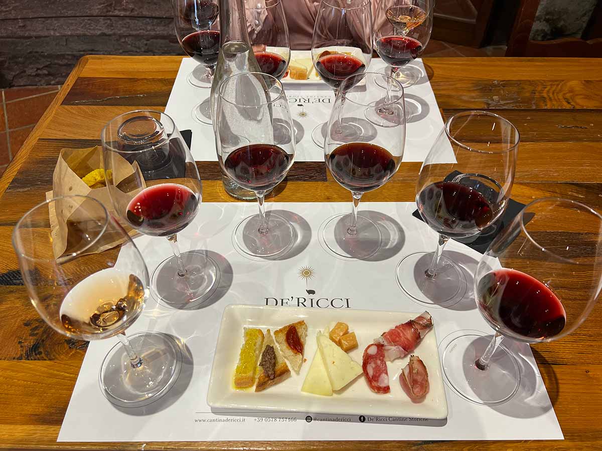 Degustazione enogastronomica Cantine De’ Ricci a Montepulciano in Toscana Degustazione enogastronomica Cantine De' Ricci a Montepulciano in Toscana