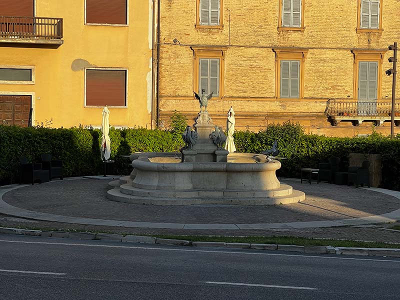 Fontana dei Galli a Loreto