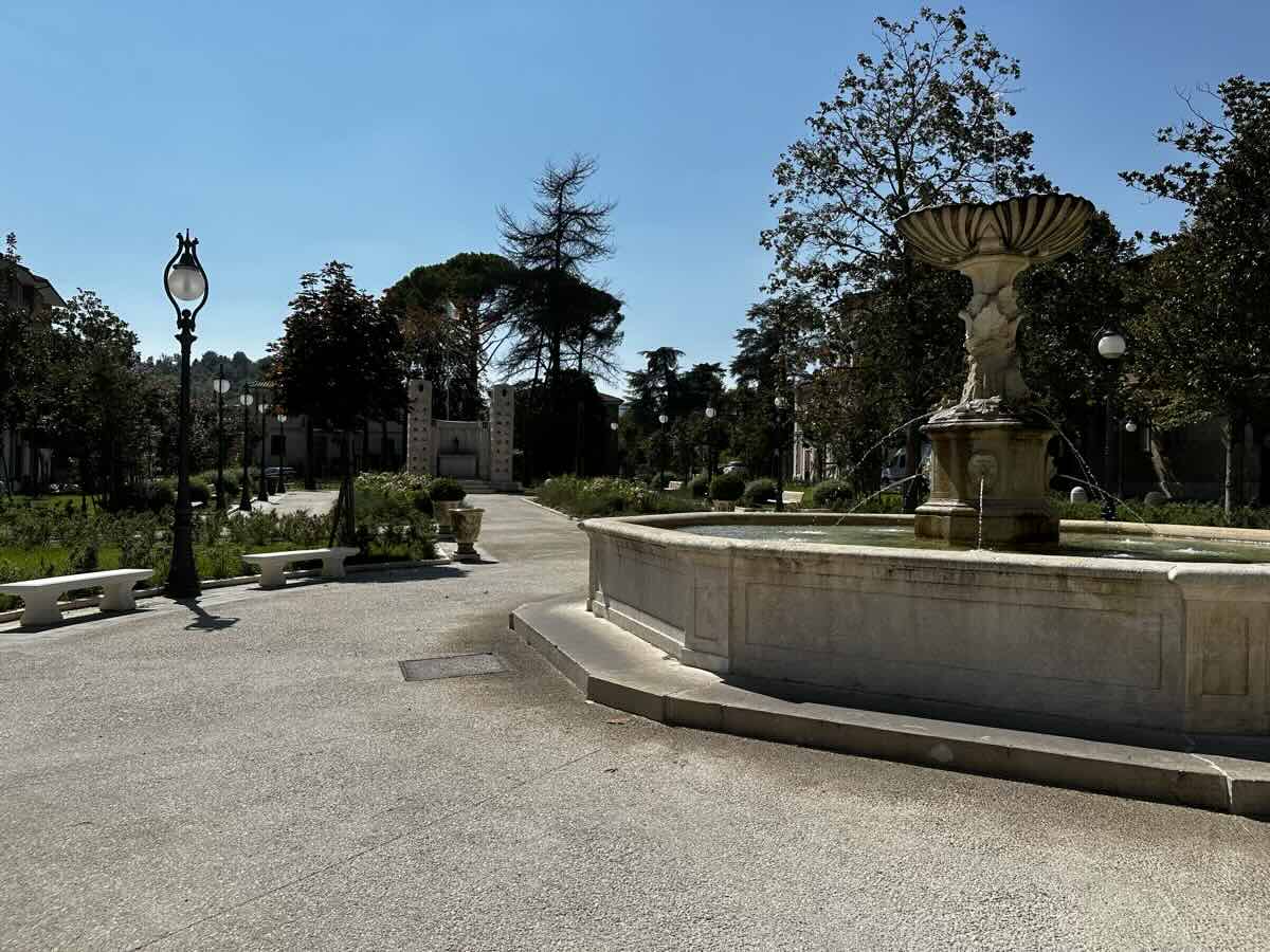 Giardini pubblici e monumento ai caduti di Urbania nelle Marche
