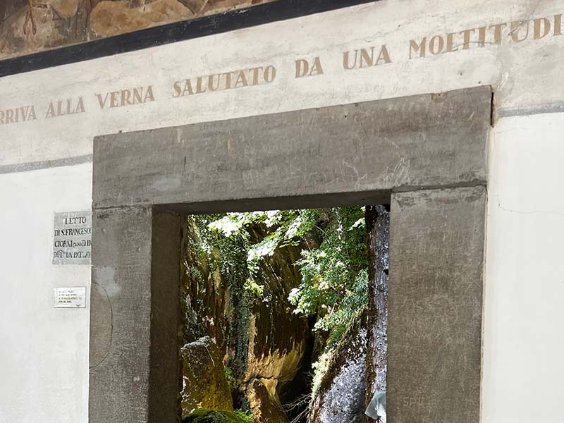Ingresso della Grotta di San Francesco al Chiusi della Verna