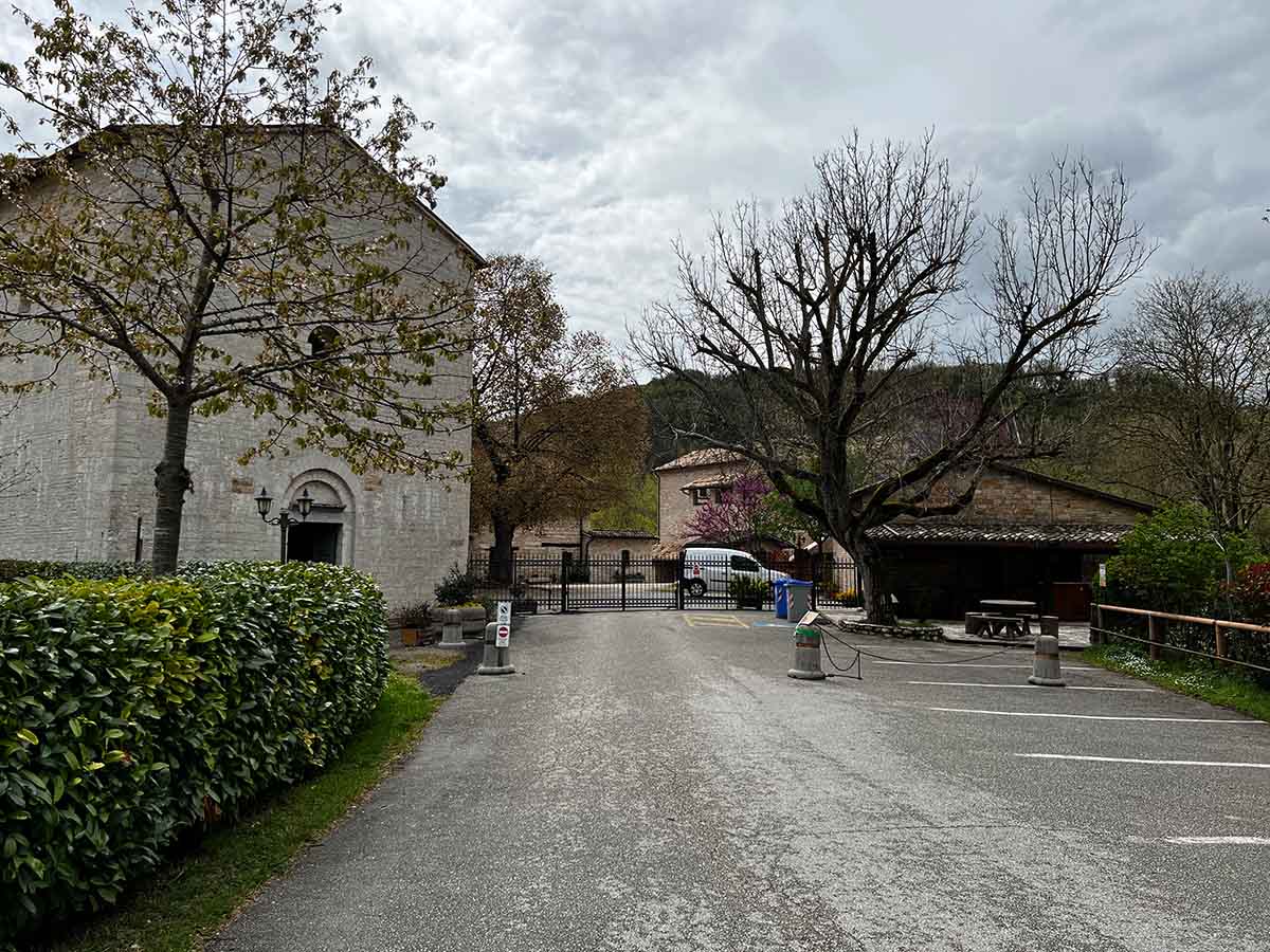 Locanda dell’Abbazia alla Gola del Furlo nelle Marche Locanda dell'Abbazia alla Gola del Furlo nelle Marche