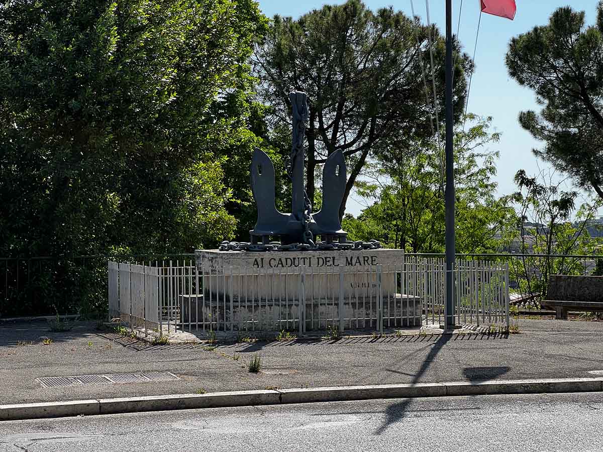 Monumento ai Caduti del mare a Macerata nelle Marche