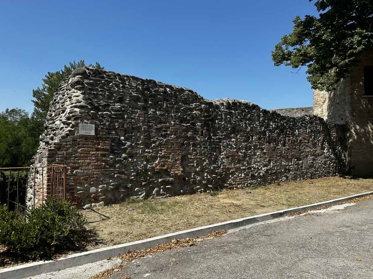 Muro del XIV secolo a Urbania nelle Marche
