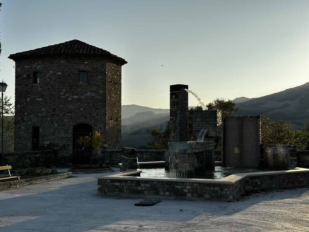 Museo degli Spaventapasseri e Fontana di Franco Assetto a Frontino Museo degli Spaventapasseri e Fontana di Franco Assetto a Frontino