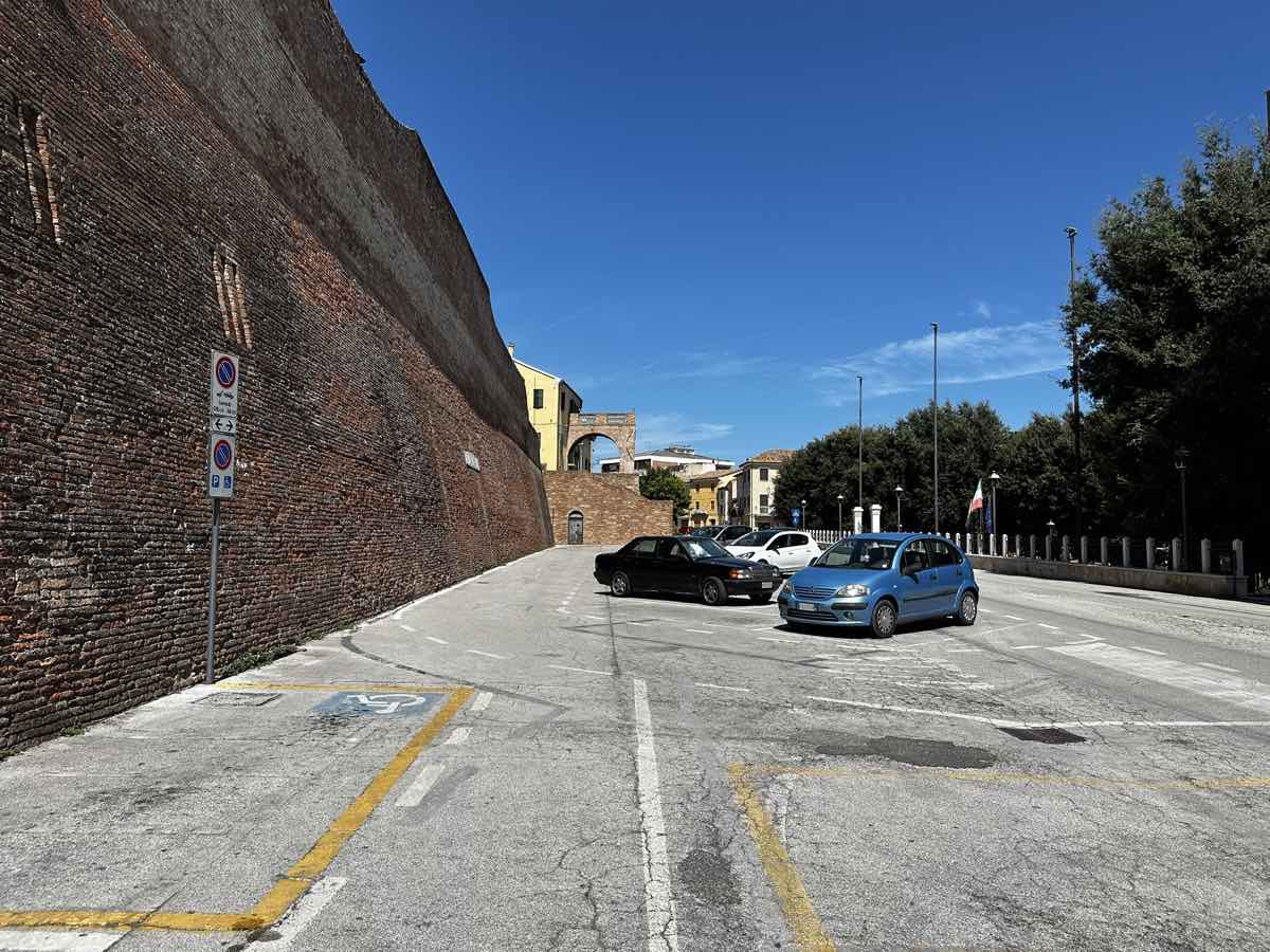 Parcheggio gratis in Via Guglielmo a Mondolfo Parcheggio gratis in Via Guglielmo a Mondolfo