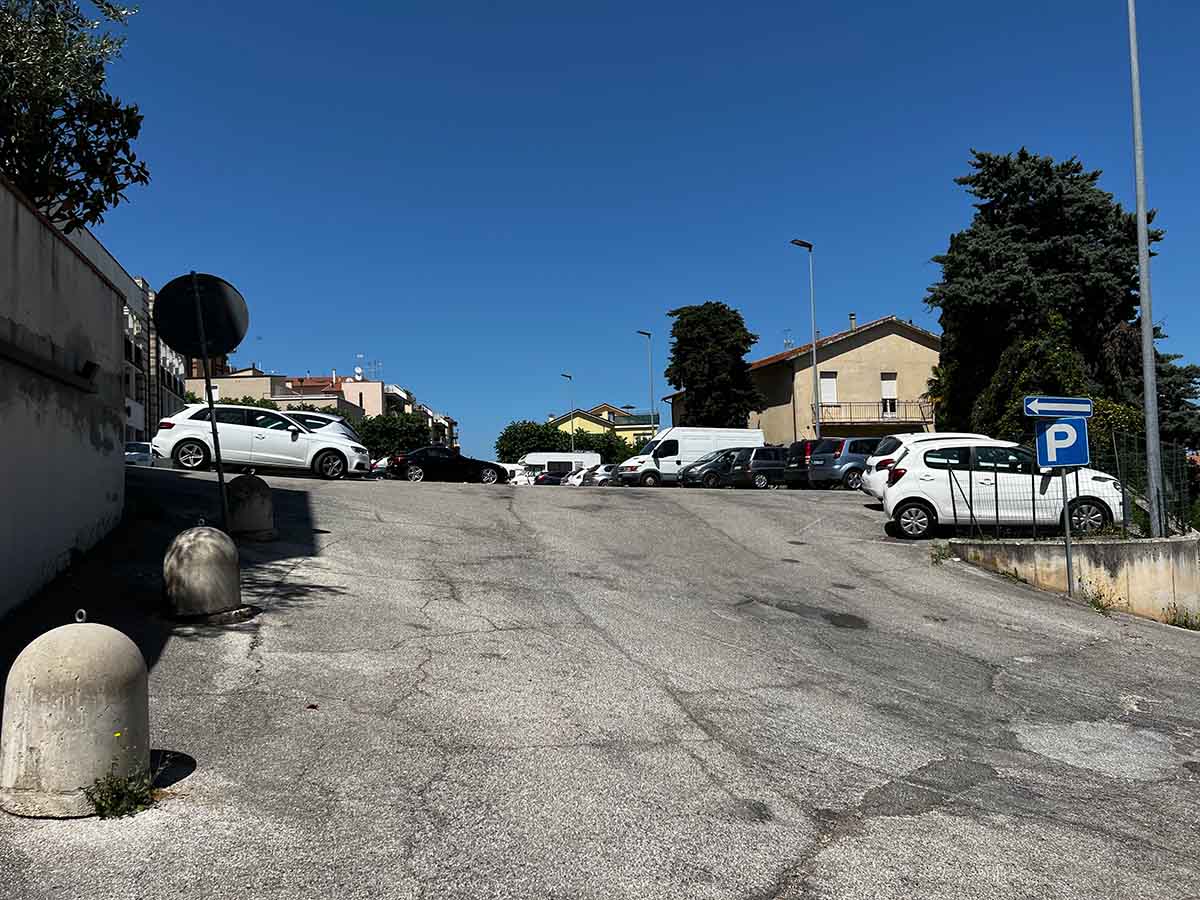 Parcheggio gratuito in Piazzale Sorgoni a Recanati nelle Marche