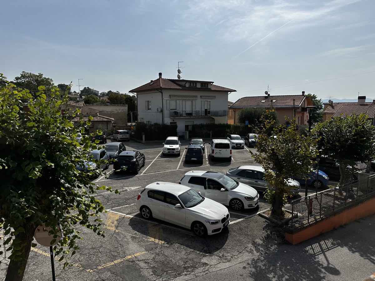 Parcheggio in Piazza Leonardo da Vinci a Tavullia Parcheggio in Piazza Leonardo da Vinci a Tavullia