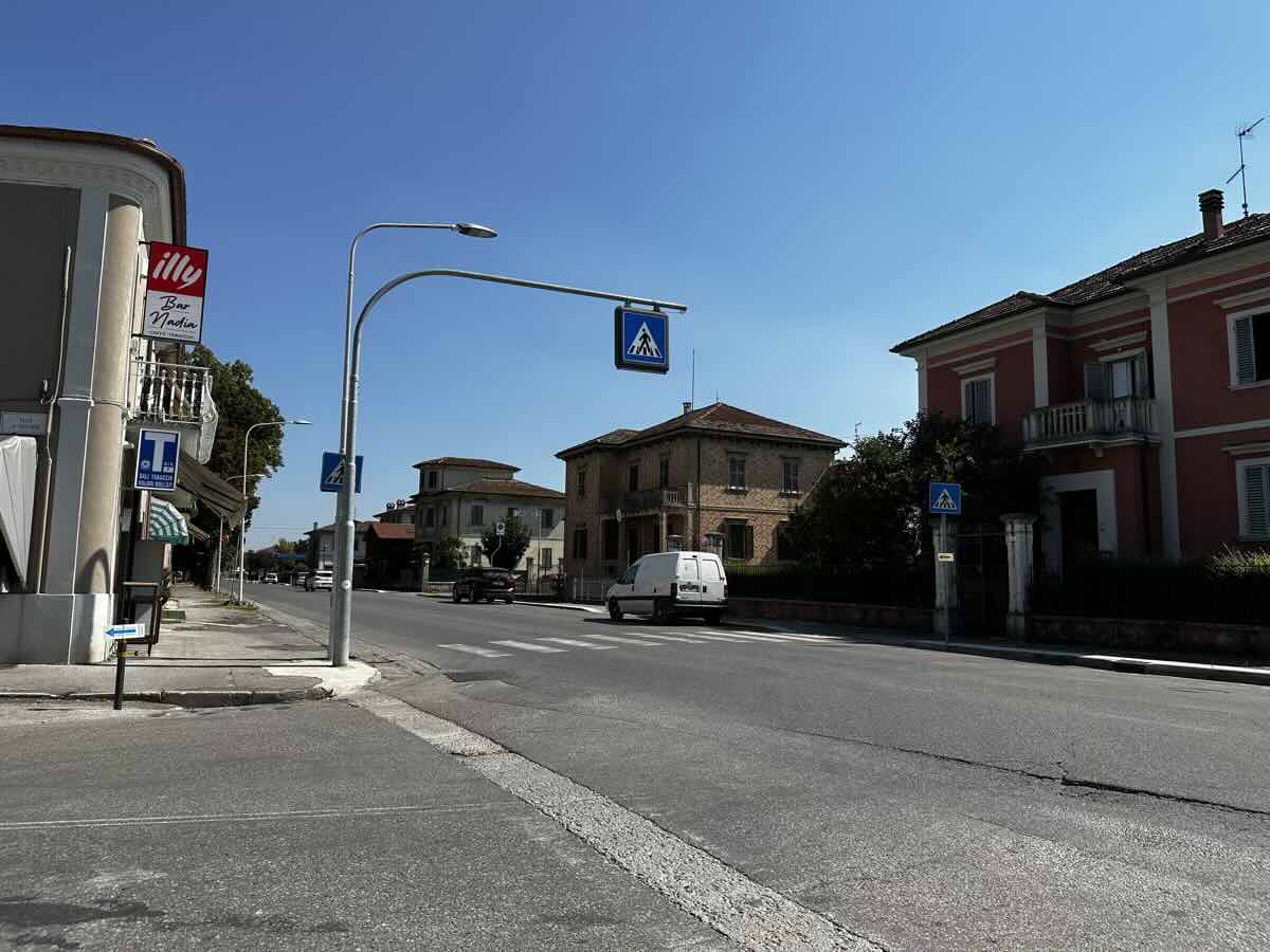 Parcheggio in Via Giuseppe Mazzini a Urbania nelle Marche