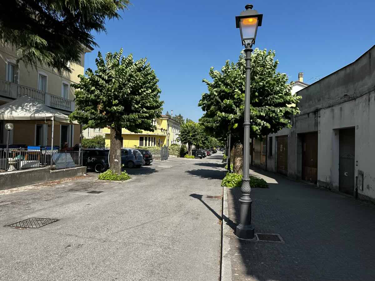 Parcheggio in Via Vincenzo Lanciarini a Sant’Angelo in Vado nelle Marche Parcheggio in Via Vincenzo Lanciarini a Sant'Angelo in Vado nelle Marche