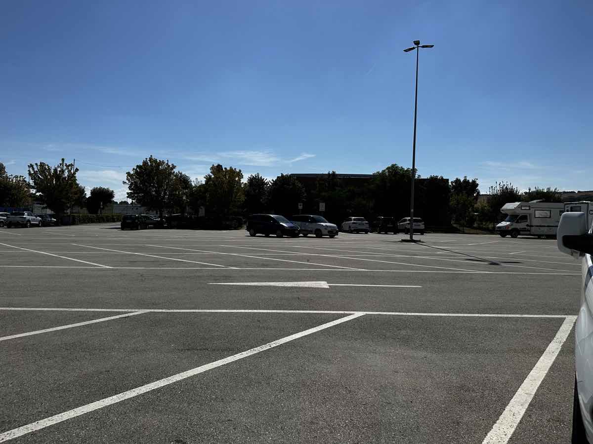 Parcheggio gratis del bocciodromo a Marotta Parcheggio gratis del bocciodromo a Marotta
