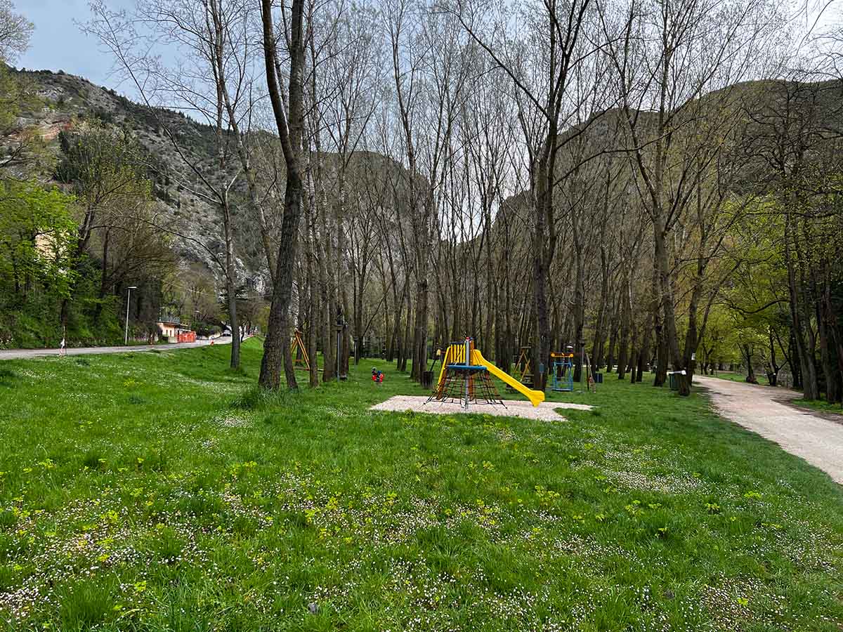 Parco pubblico la Golena alla Gola del Furlo nelle Marche Parco pubblico la Golena alla Gola del Furlo nelle Marche