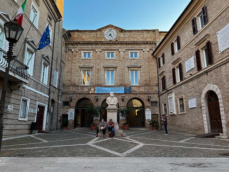 Piazza Garibaldi a Loreto 