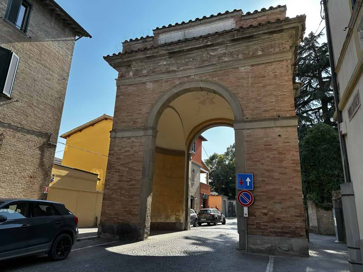Porta Albani a Sant’Angelo nelle Marche Porta Albani a Sant'Angelo nelle Marche