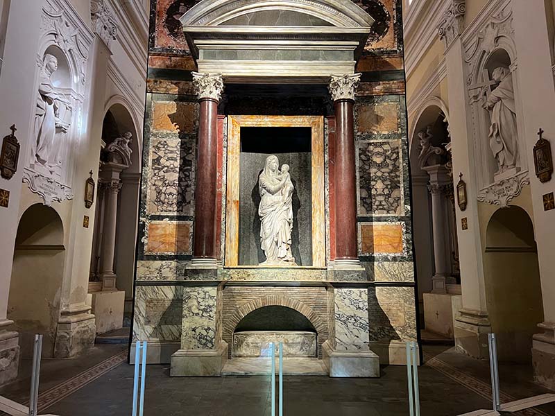 Replica della tomba di Raffaello Sanzio