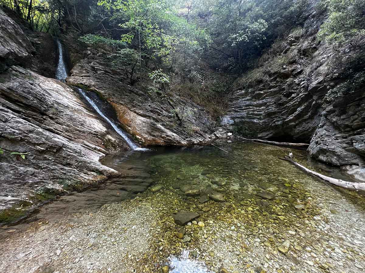Seconda cascata nel sentiero di Rio Vitoschio tra Piobbico e Apecchio nelle Marche