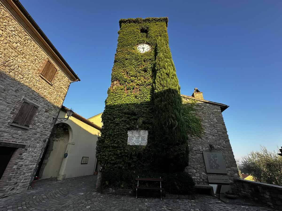 Torre dell’Orologio a Frontino Torre dell'Orologio a Frontino