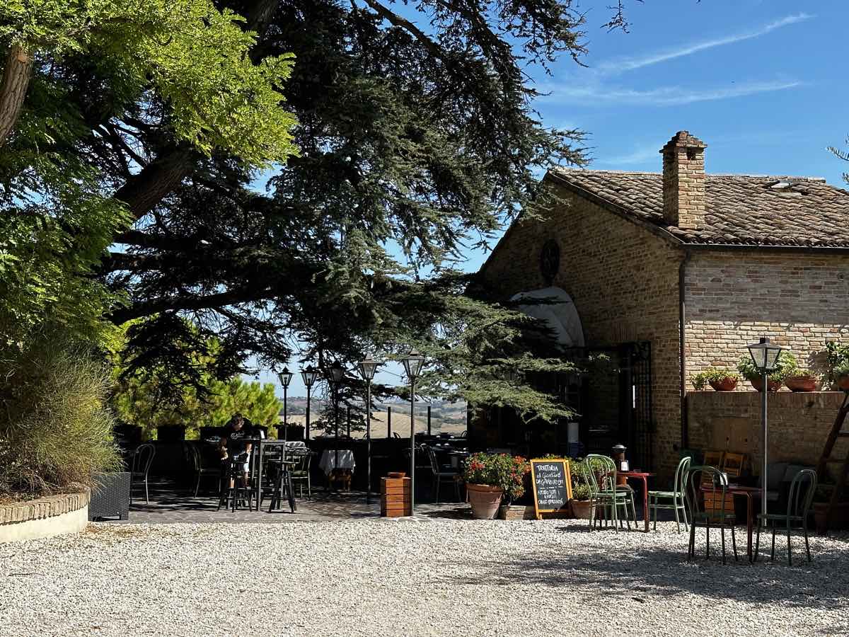 Trattoria al Giardino da Giamburesti a Mondavio Trattoria al Giardino da Giamburesti a Mondavio