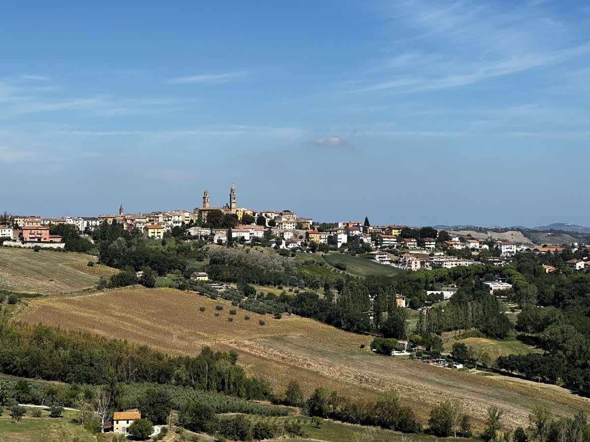 Vista su Orciano di Pesaro da Mondavio Vista su Orciano di Pesaro da Mondavio