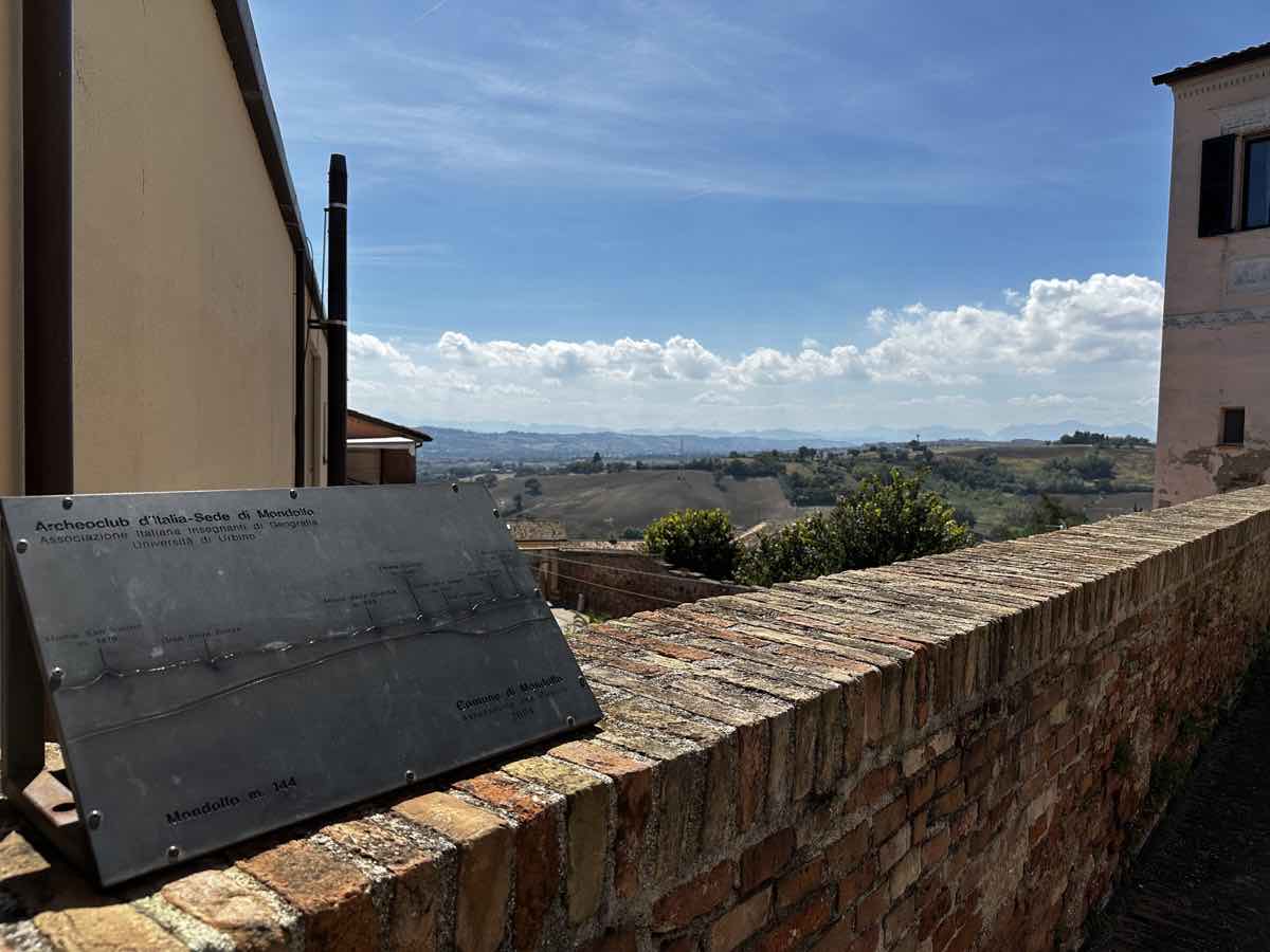 Vista sui Monti a Mondolfo Vista sui Monti a Mondolfo